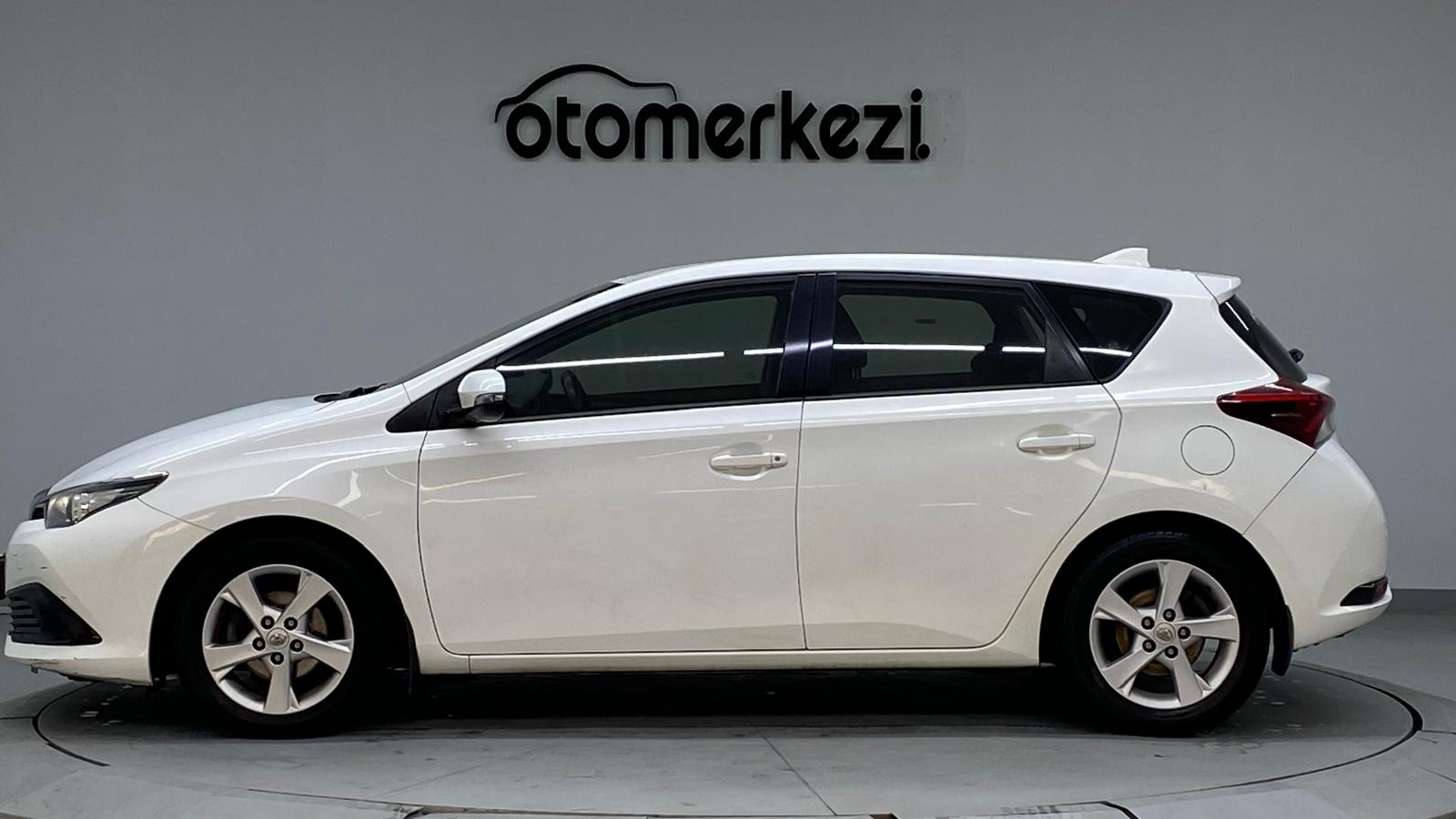 TOYOTA AURIS 10